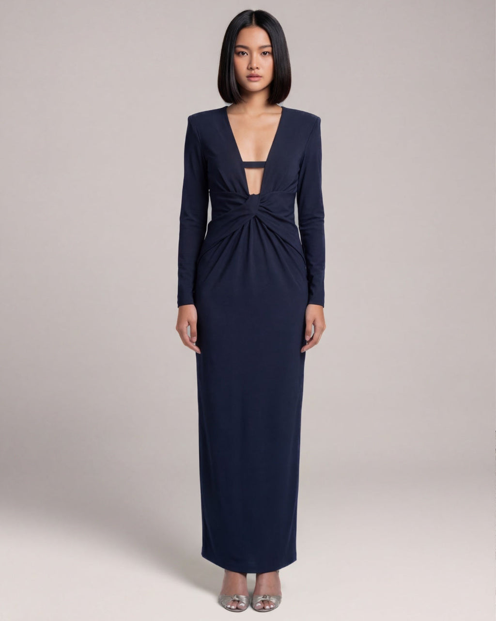 Kleid mit tiefem Ausschnitt Schwarz von Sonja Kiefer
